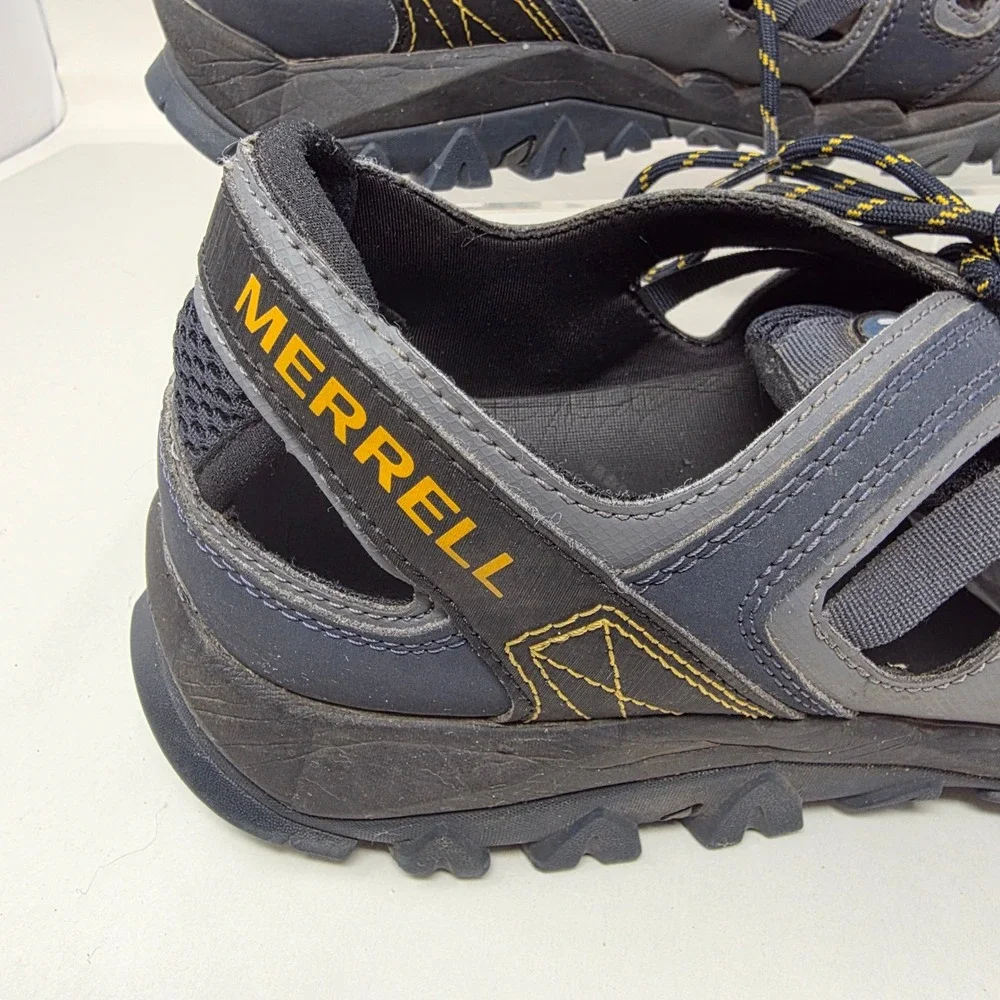 Merrell ships from